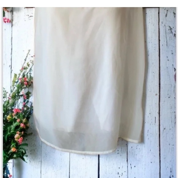 Elle Sleeveless Cream Top - Picture 5 of 8